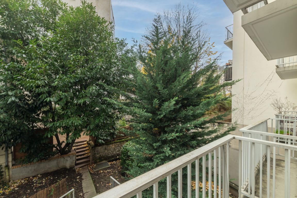 apartment 3 rooms for sale on PARIS (75016)